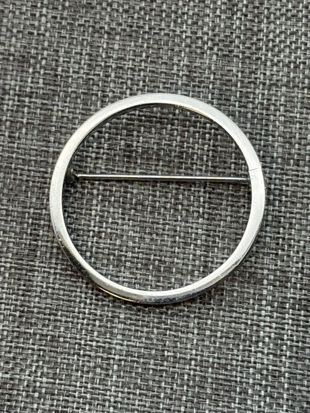 Round Circle Pin Brooch 1.25 In Silver Simple Elegant Vintage Polished Retro